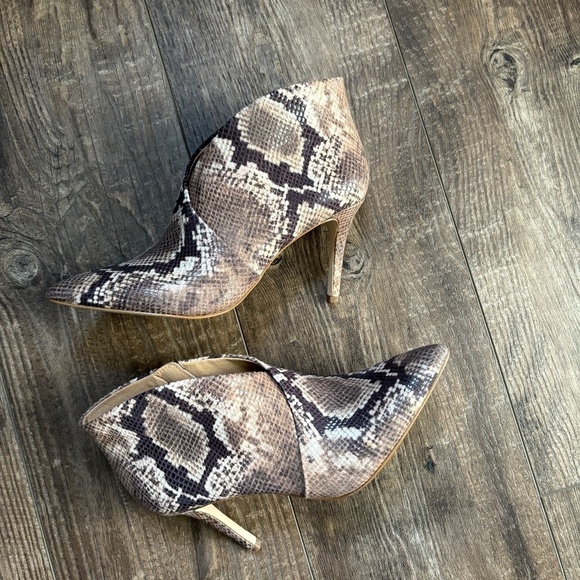 NEW Jessica Simpson Layra Snakeskin Ankle Boot Pointed Toe Women's Size 8 - Picture 11 of 16